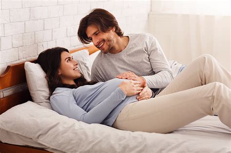 س ک س با زن حامله - روش‌های آمیزش جنسی معمولاً بر اساس موقعیتی که طرفین درگیر در رابطه جنسی اتخاذ می‌کنند، توصیف می‌شوند. روش‌های آمیزش جنسی لزوماً به دخول منتهی نمی‌شوند.